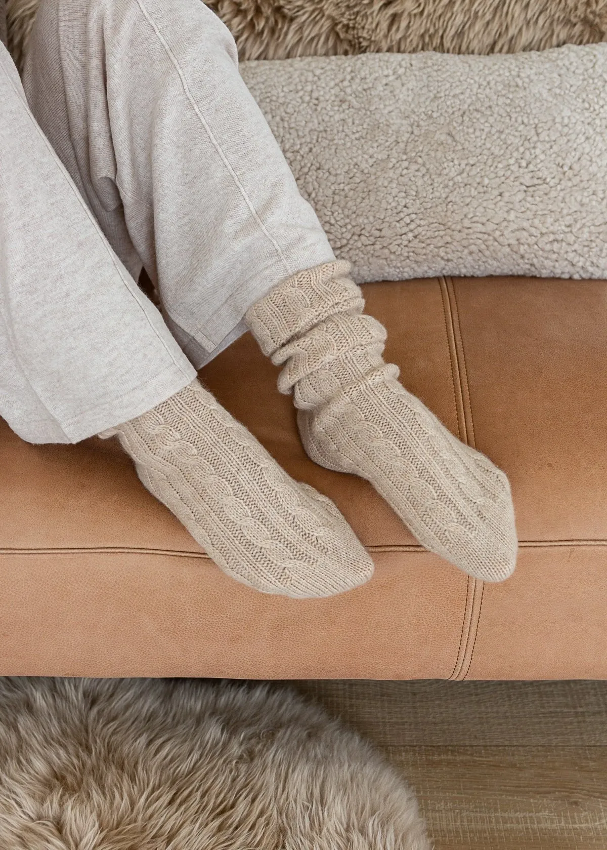 Cable Cashmere Bed Socks - Oat