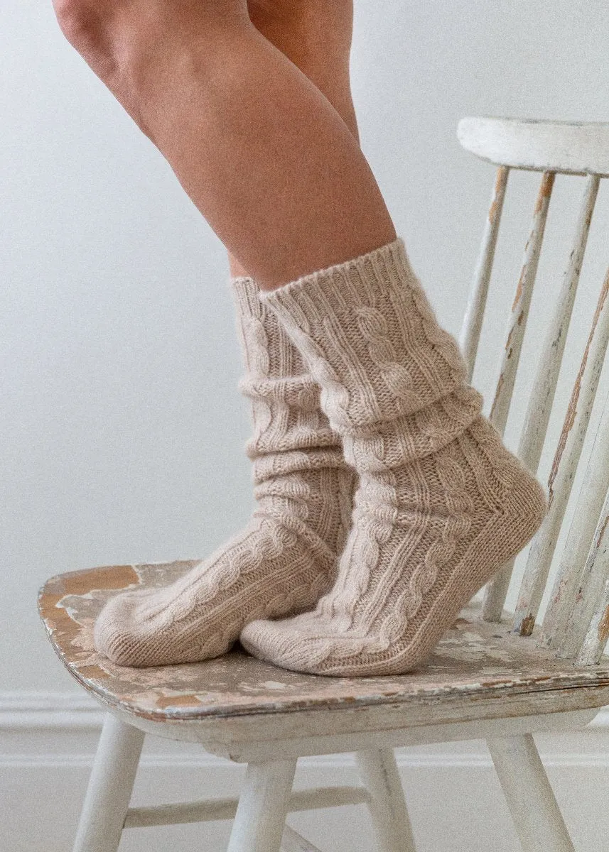 Cable Cashmere Bed Socks - Oat