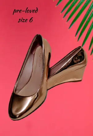 Forever rose gold shoes - So cute and comfy! Size 6
