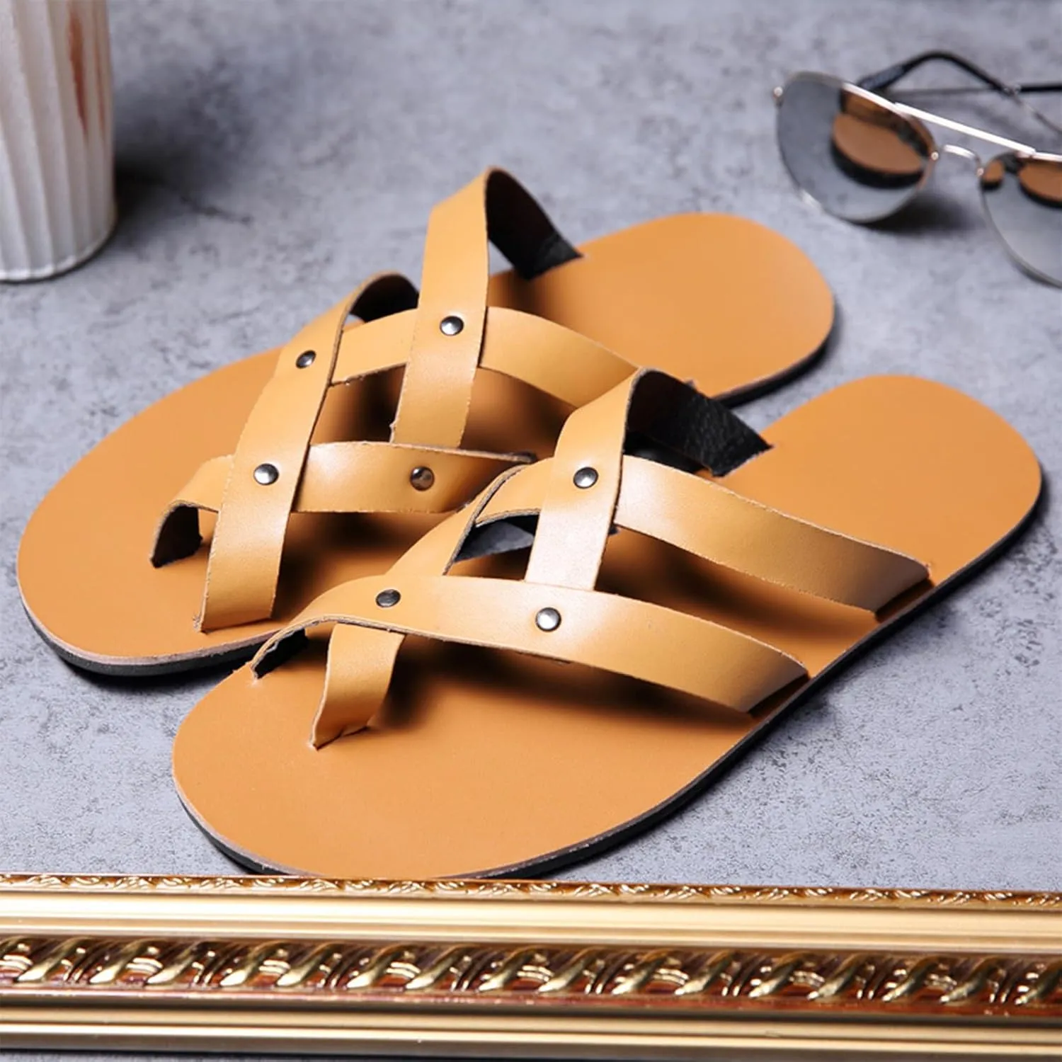 Men's Leather Toe Ring Flat Roman Sandals Fashion Breathable Round Open Toe Cross Strap Slip-On Clip-Toe Non-Slip Beach Sandals Comfortable Walking Flat Sandals