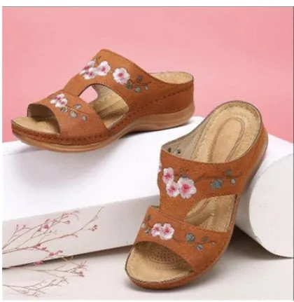 Yeknu Woman Slippers Flower Platform Colorful Ethnic Flat Shoes Woman Comfortable Casual Fashion Sandals Female Summer New Hot