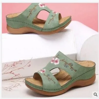 Yeknu Woman Slippers Flower Platform Colorful Ethnic Flat Shoes Woman Comfortable Casual Fashion Sandals Female Summer New Hot