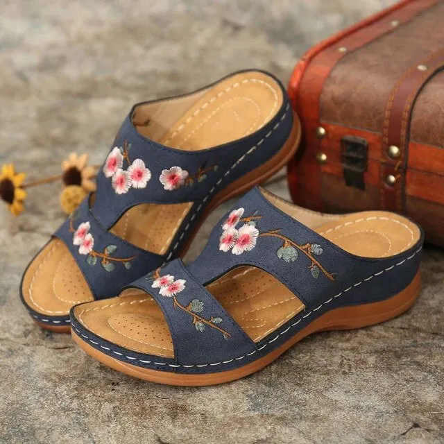 Yeknu Woman Slippers Flower Platform Colorful Ethnic Flat Shoes Woman Comfortable Casual Fashion Sandals Female Summer New Hot