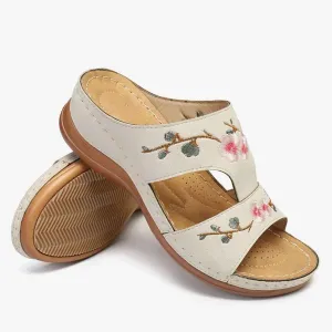 Yeknu Woman Slippers Flower Platform Colorful Ethnic Flat Shoes Woman Comfortable Casual Fashion Sandals Female Summer New Hot