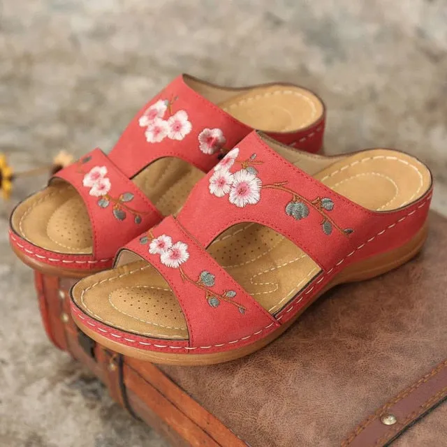 Yeknu Woman Slippers Flower Platform Colorful Ethnic Flat Shoes Woman Comfortable Casual Fashion Sandals Female Summer New Hot